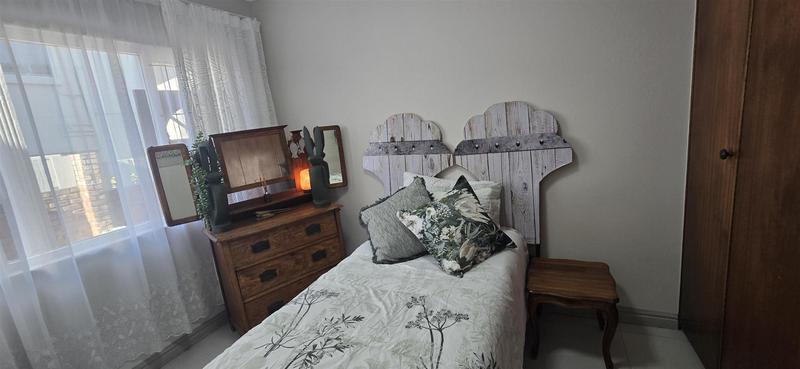 6 Bedroom Property for Sale in Reebok Western Cape